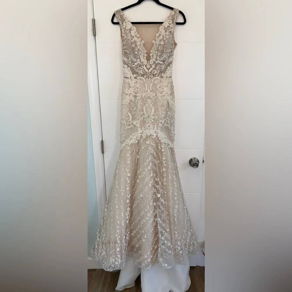 Milla Nova Briana Wedding Gown Lace 36 - Picture 4 of 13